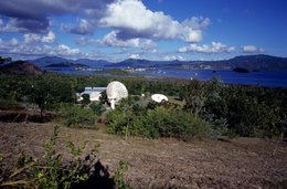 Bay;-Buildings;-Comoros-Archipelago;-France;-Hill;-Indian-Ocean;-Kaleidos;-Kaleidos-images;-La-parole-à-limage;-Landscape;-Laurent-Abad;-Mayotte;-Satellite-dishes;-Stories-Pictures;-Telecommunications